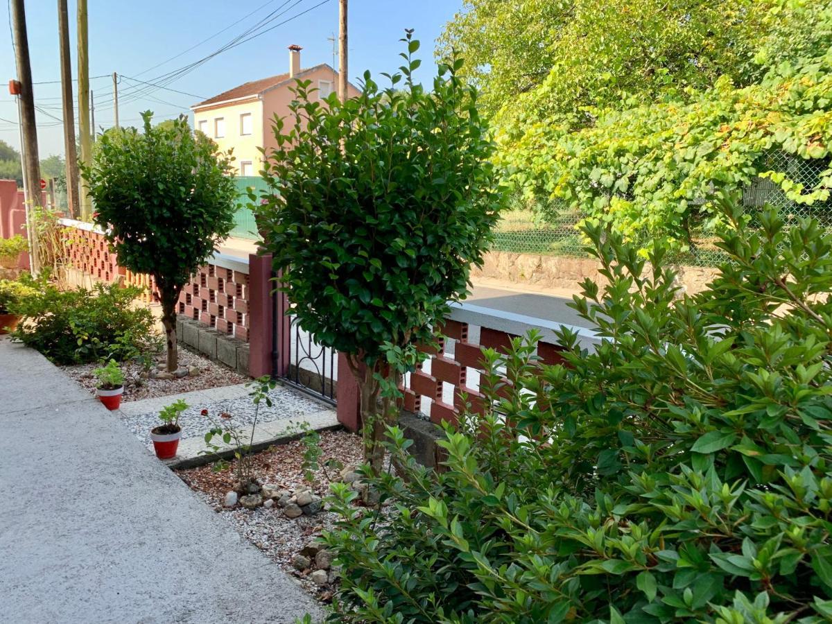 OrtonoA Casa Vermella Con Jardin A 10 Minutos De Santiago De Compostela公寓 外观 照片